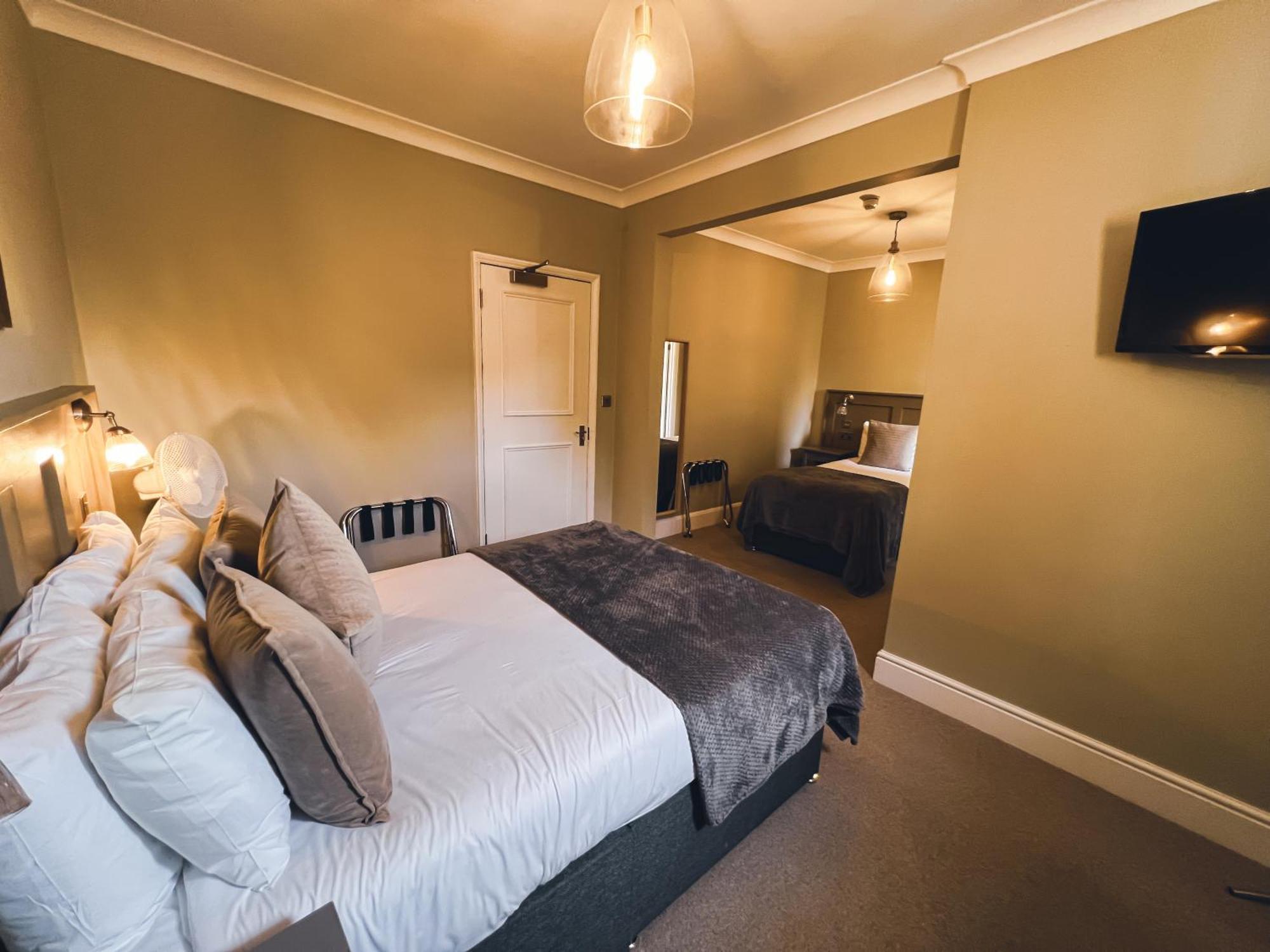 4 Smart Hotels Near Mouldon Hill Country Park Worth Booking