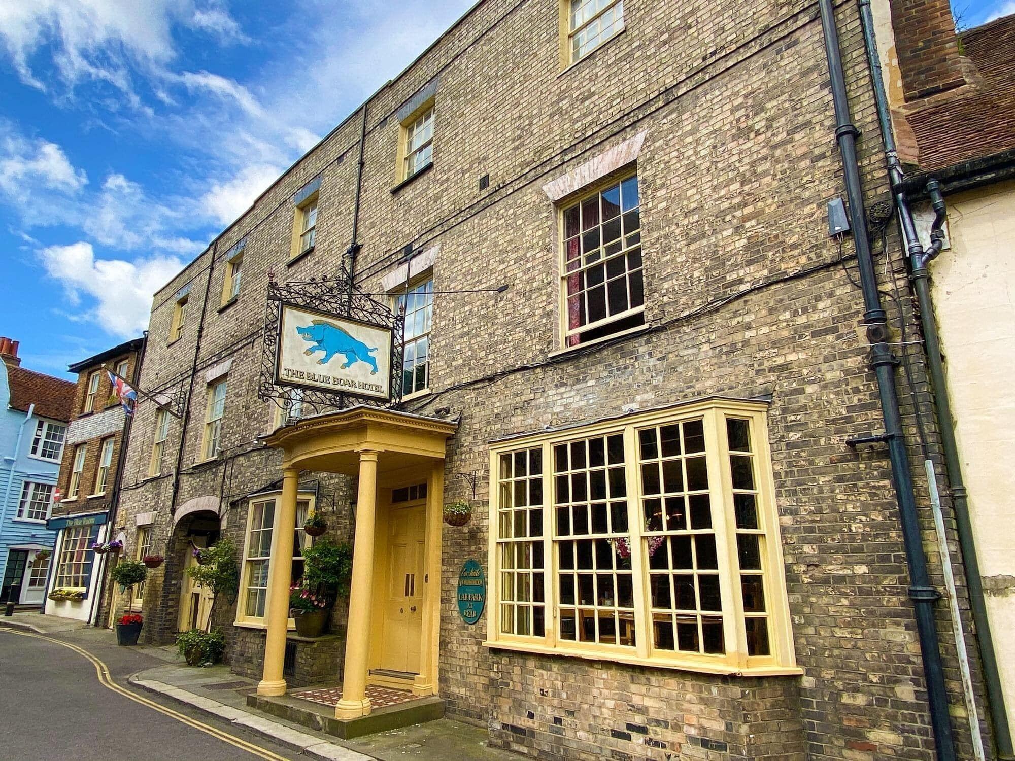 Where to Stay in Essex: 4 Best 3-Star Hotels