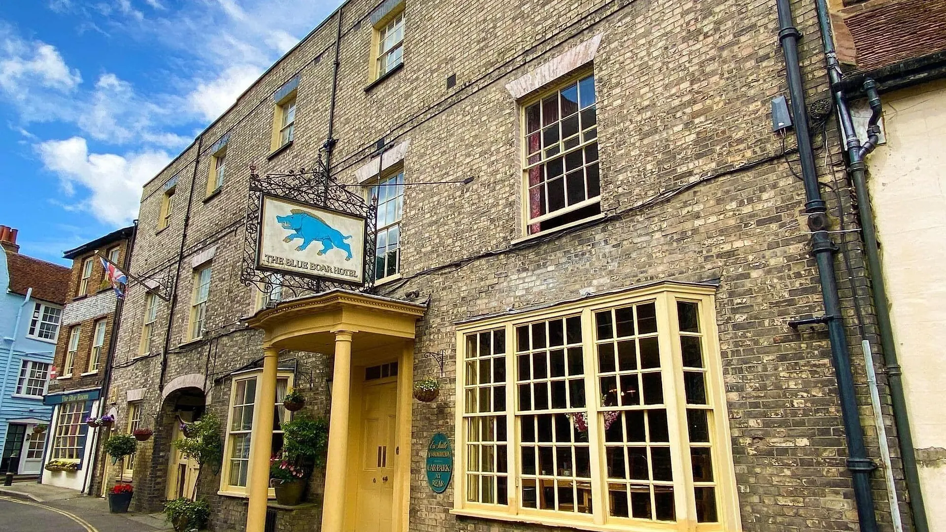 Where to Stay in Essex: 4 Best 3-Star Hotels